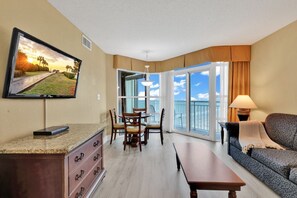 Living Room/ Dining Area