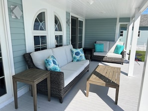 Covered porch (1)