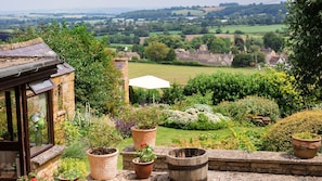 Garden Views, Lark Rise Cottage, Bolthole Retreats