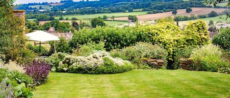 Rear Garden and View, Lark Rise Cottage, Bolthole Retreats