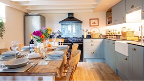 Kitchen-Dining Room, Lark Rise Cottage, Bolthole Retreats