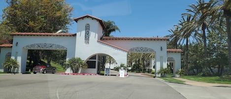 Omni La Costa Resort main gate