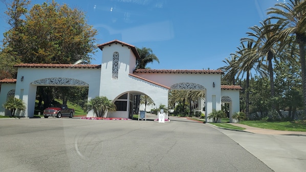 Omni La Costa Resort main gate