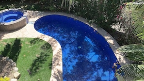 Private backyard pool.  the hotter to the left currently does not work.