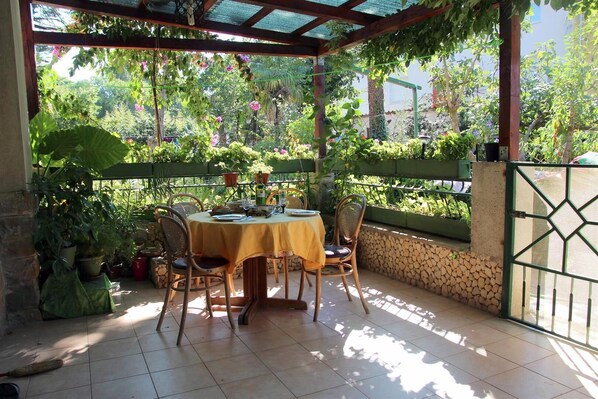 Outdoor dining