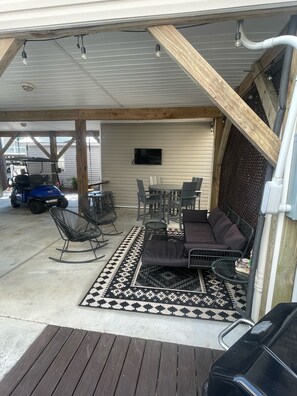 Under House living space - TV - GRILL - 13 seats - GOLF CART - CORN HOLE
