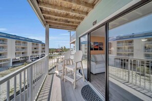 Balcony with outdoor seating