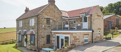 Fairview House, Ravenscar - Host & Stay