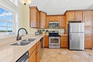 Surf-or-Sound-Realty-119-Island-Royale-Kitchen-2
