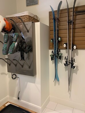 Entryway with boot warmer and easy ski storage 