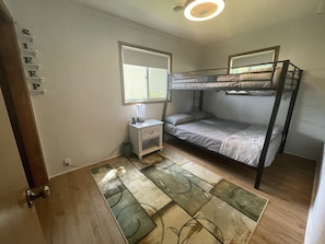 2nd Bedroom - 1 Full, 1 Queen
