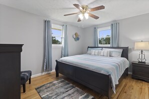 Upstairs King Bedroom 