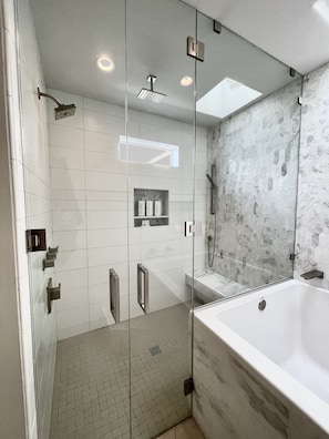 Rear Master walk-in shower and square soaking tub