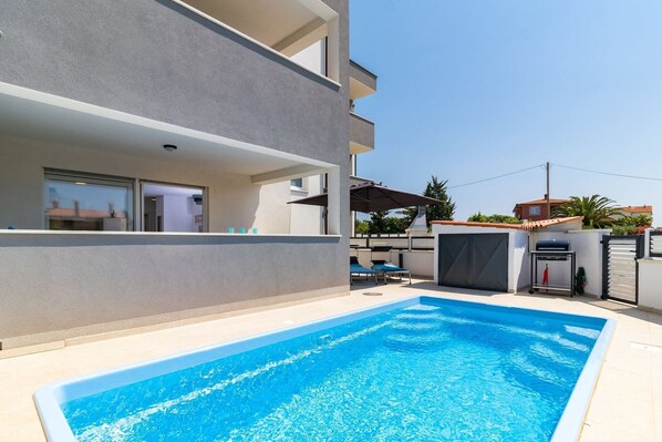 Swimming pool