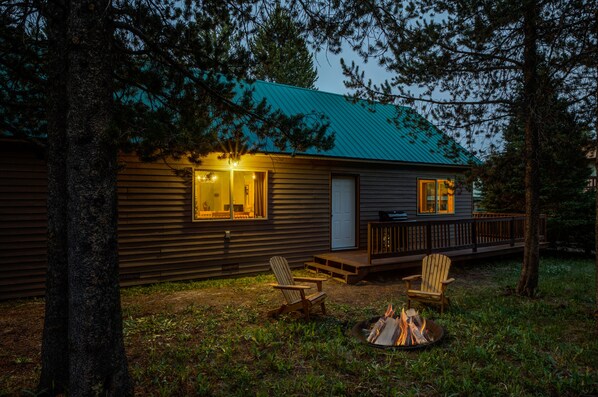 Muley Hollow ~ fire pit (please bring your own wood)