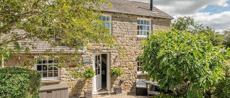 White Rose Cottage, Constable Burton near Leyburn: Just a short drive from the market town of Leyburn