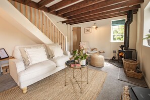 White Rose Cottage, Constable Burton near Leyburn: Spacious sitting room with comfortable seating flanking the wood burning stove