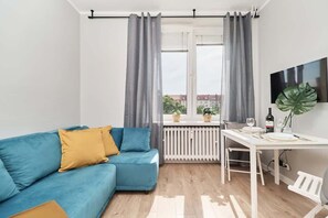 Spacious living room with full equipment. 
