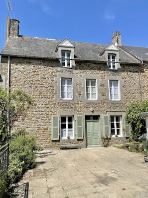 Old stone Breton town house within a minutes walk of the river Rance