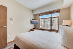 Bedroom 2 with 1 Queen Bed