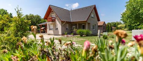 The front exterior of Mecser Retreat.