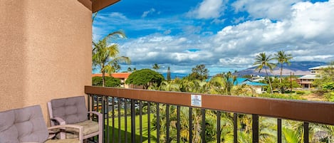 Relax on the private lanai with a beautiful view!