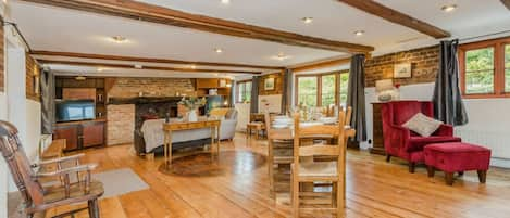 Open plan dinning and living area