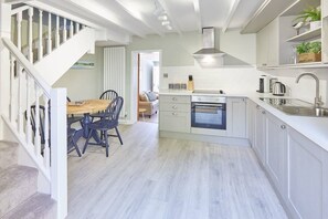 Spring Cottage, Whitby - Host & Stay