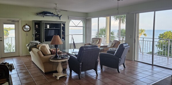 New entry door and new leather recliners!