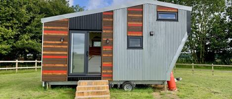 Fox Tiny House, Norfolk; Quirky glamping