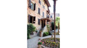 Plant, Building, Window, Flowerpot, Flower, Tree, Sky, Wheel, Houseplant, House