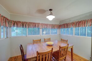 Dining Area | Dishware Provided