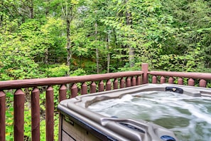 Hot Tub in beautiful serene and secluded setting
