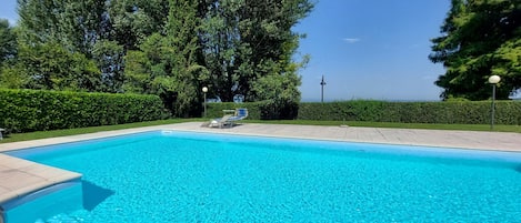 Fronte lago con piscina a Sirmione