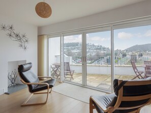 Light and airy living area | Clarence Hill 19, Dartmouth