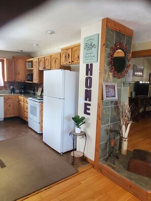 Kitchen-lots of counter space