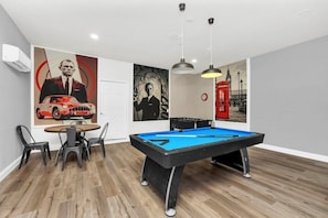 Spielezimmer