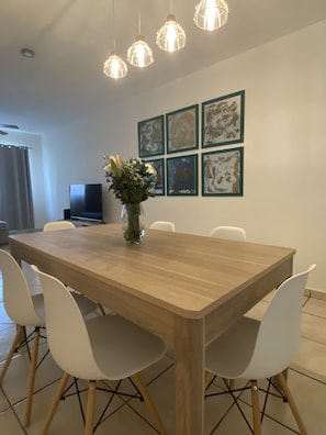 Dining room for 6 people