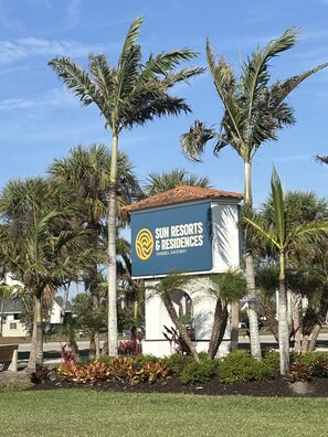 BEAUTIFUL 2BR2BA HOME MINUTES TO SANIBEL & FT MYERS BEACH