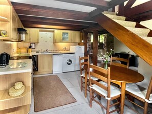 Kitchen/diner | Jinney Ring - Mocktree Barns Holiday Cottages, Leintwardine, near Ludlow