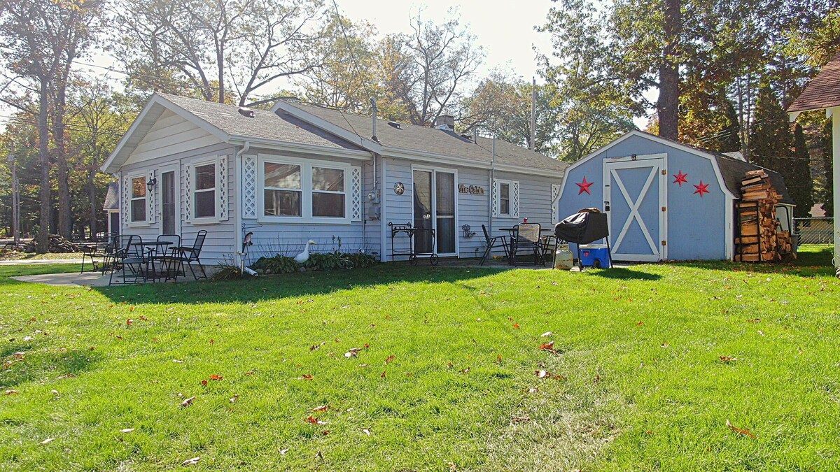 Houghton Lake Cabin  with ammenities