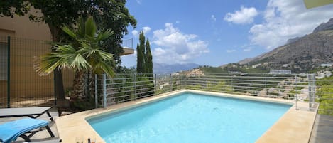 Water, Sky, Cloud, Plant, Property, Swimming Pool, Building, Azure, Window, Blue