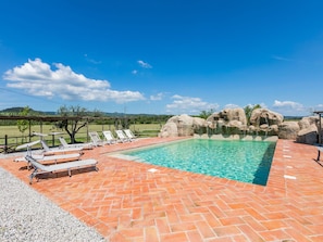 Ciel, Nuage, L'Eau, Plante, Paysage Naturel, Arbre, Piscine, Extérieur Banc, Surface De La Route, Mobilier De Jardin