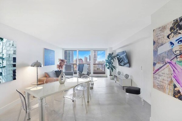 Dining area with seating for four, Roku streaming tv, balcony access