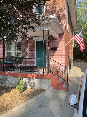 Located in town on a quiet street, walking distance to WVU tech 