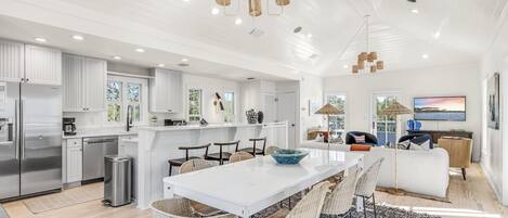 Dining Area & Open Floor Plan