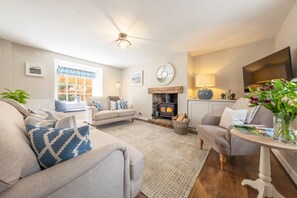 4 Malthouse Cottages, Thornham: Sitting room with wood burning stove