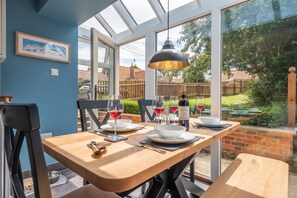 4 Malthouse Cottages, Thornham: Dining area of the kitchen