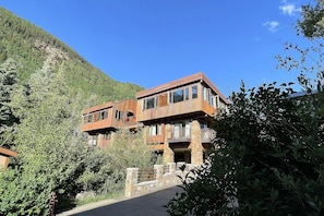 1.02-telluride-bear-creek-modern-4-exterior_2