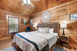 King room with en-suite bath